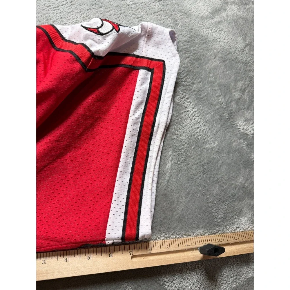 Chicago Bulls Shorts Mens S Just Don 1997-98 NBA Red Mesh Made USA
